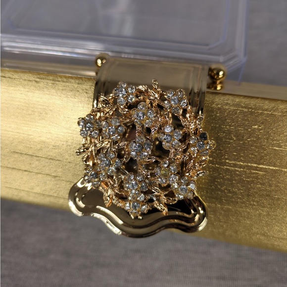 🎄 3/$35 Two Pieces of Metallic Tone Clutches - Picture 4 of 16